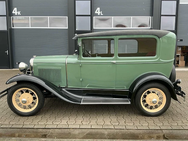 Ford - a tudor sedan oldtimer - afbeelding 56 van  58