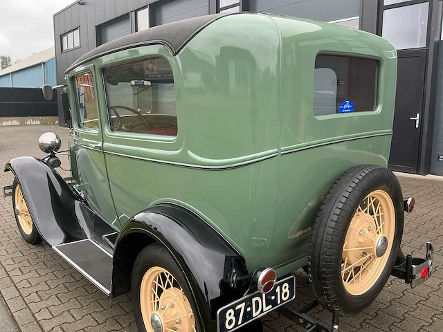 Ford - a tudor sedan oldtimer - afbeelding 58 van  58