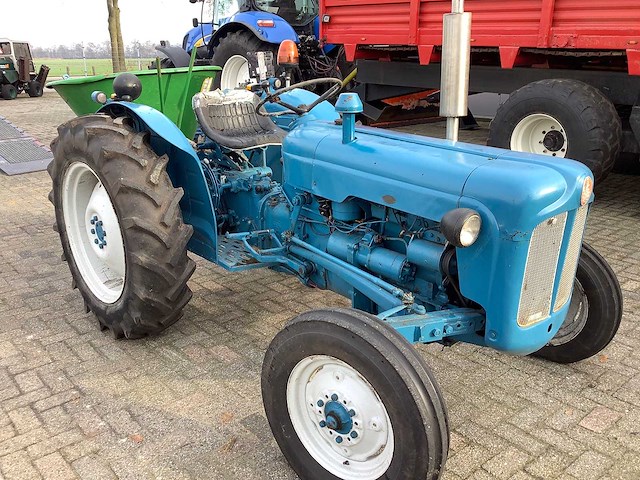 Ford - dexta - oldtimer tractor - afbeelding 4 van  8