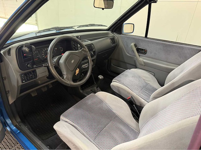 Ford - escort - cabrio - 1.6 xr3 inj. - personenauto - 1988 - afbeelding 2 van  27