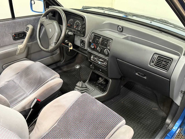 Ford - escort - cabrio - 1.6 xr3 inj. - personenauto - 1988 - afbeelding 4 van  27