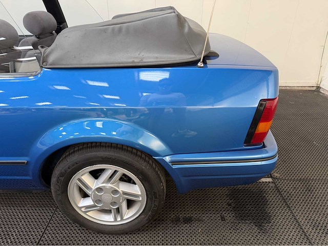 Ford - escort - cabrio - 1.6 xr3 inj. - personenauto - 1988 - afbeelding 10 van  27