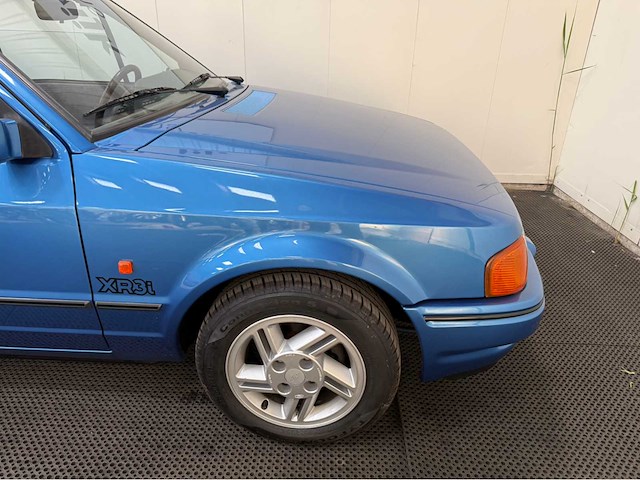 Ford - escort - cabrio - 1.6 xr3 inj. - personenauto - 1988 - afbeelding 13 van  27