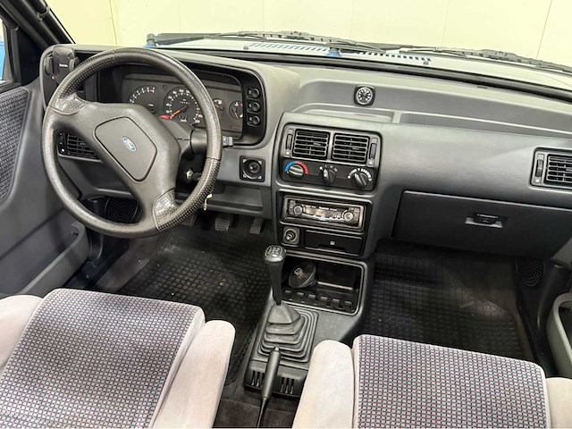 Ford - escort - cabrio - 1.6 xr3 inj. - personenauto - 1988 - afbeelding 2 van  18
