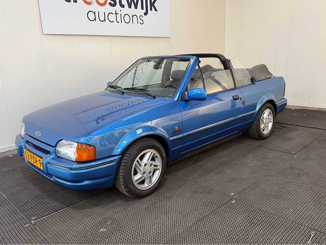 Ford - escort - cabrio - 1.6 xr3 inj. - personenauto - 1988 - afbeelding 1 van  18