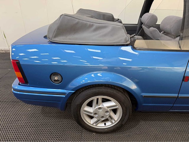 Ford - escort - cabrio - 1.6 xr3 inj. - personenauto - 1988 - afbeelding 10 van  18