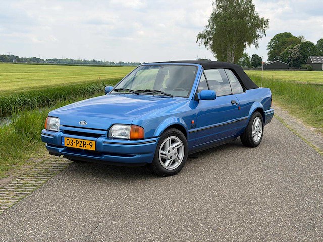 Ford - escort - cabrio - 1.6 xr3 inj. - personenauto - 1988 - afbeelding 12 van  18