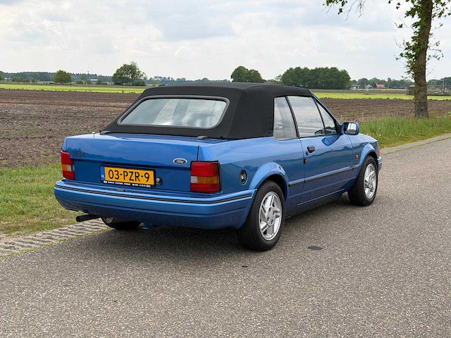 Ford - escort - cabrio - 1.6 xr3 inj. - personenauto - 1988 - afbeelding 13 van  18