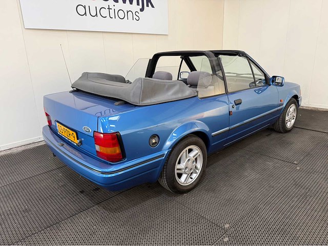 Ford - escort - cabrio - 1.6 xr3 inj. - personenauto - 1988 - afbeelding 15 van  18