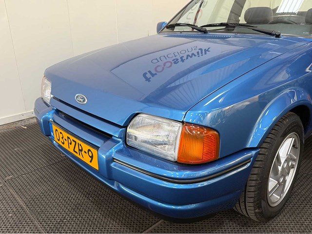 Ford - escort - cabrio - 1.6 xr3 inj. - personenauto - 1988 - afbeelding 18 van  18