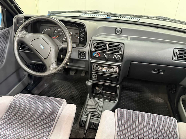 Ford - escort - cabrio - 1.6 xr3 inj. - personenauto - 1988 - afbeelding 3 van  29