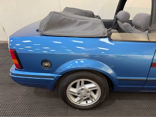 Ford - escort - cabrio - 1.6 xr3 inj. - personenauto - 1988 - afbeelding 14 van  29