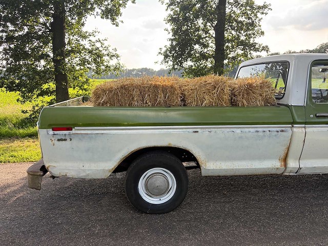 Ford - f-100 - pick-up - afbeelding 10 van  29