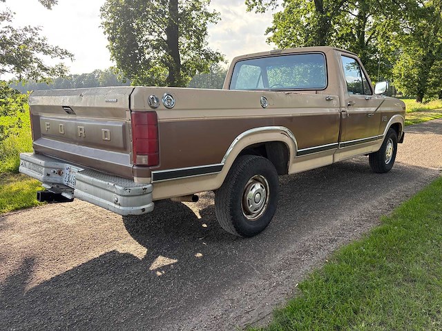 Ford - f150 - oldtimer - afbeelding 24 van  26