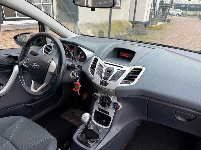 Ford - fiesta - 1.25 titanium - personenauto - afbeelding 12 van  14