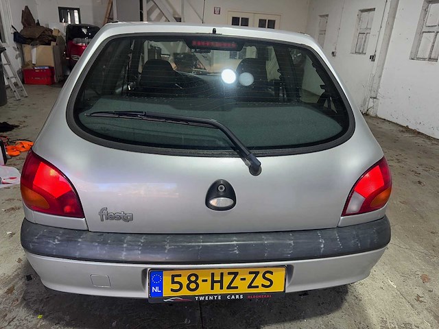 Ford - fiesta - 1.3-8v classic - 58-hz-zs- 2002 - afbeelding 2 van  6