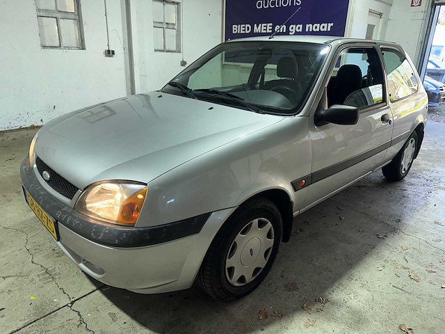 Ford - fiesta - 1.3-8v classic - 58-hz-zs- 2002 - afbeelding 1 van  12