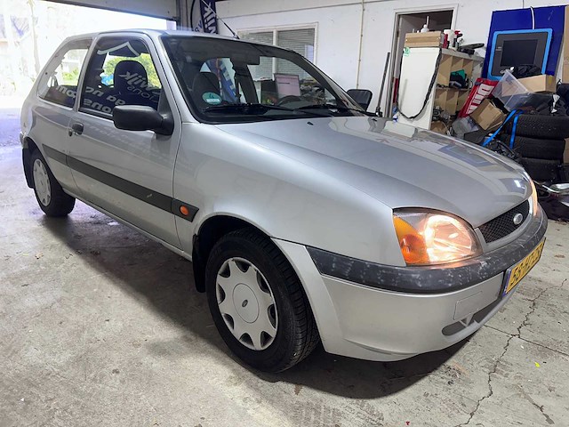 Ford - fiesta - 1.3-8v classic - 58-hz-zs- 2002 - afbeelding 8 van  12