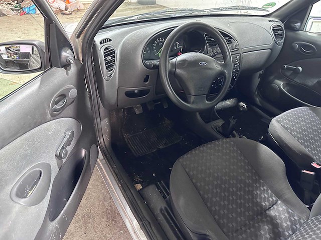 Ford - fiesta - 1.3-8v classic - 58-hz-zs- 2002 - afbeelding 10 van  12