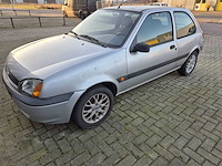 Ford - fiesta - 1.3-8v first edition - personenauto - afbeelding 1 van  12