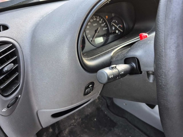 Ford - fiesta - 1.3-8v first edition - personenauto - afbeelding 9 van  14