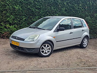 Ford - fiesta - 1.3 ambiente - nap - 2002 - personenauto - 01-jt-pr - afbeelding 1 van  11