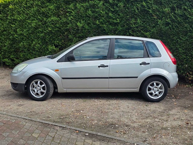 Ford - fiesta - 1.3 ambiente - nap - 2002 - personenauto - 01-jt-pr - afbeelding 6 van  11
