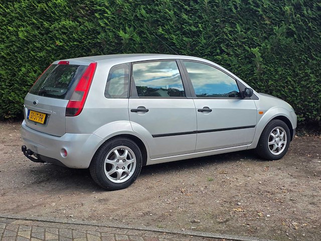 Ford - fiesta - 1.3 ambiente - nap - 2002 - personenauto - 01-jt-pr - afbeelding 8 van  11