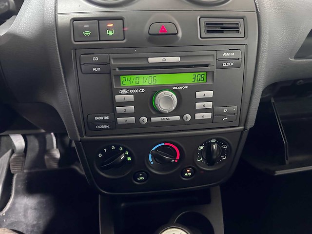 Ford - fiesta - 1.4-16v futura - 80-sl-dl - afbeelding 5 van  21