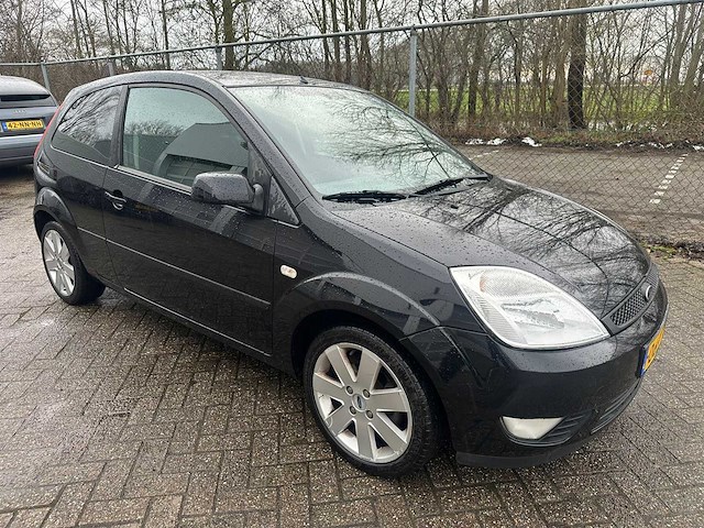 Ford - fiesta - 1.4-16v futura - personenauto - afbeelding 4 van  10