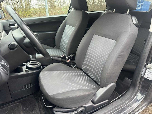 Ford - fiesta - 1.4-16v futura - personenauto - afbeelding 8 van  10