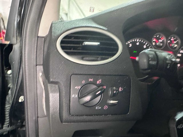 Ford - focus - 1.6-16v futura - 87-xt-tb- 2007 - afbeelding 2 van  19