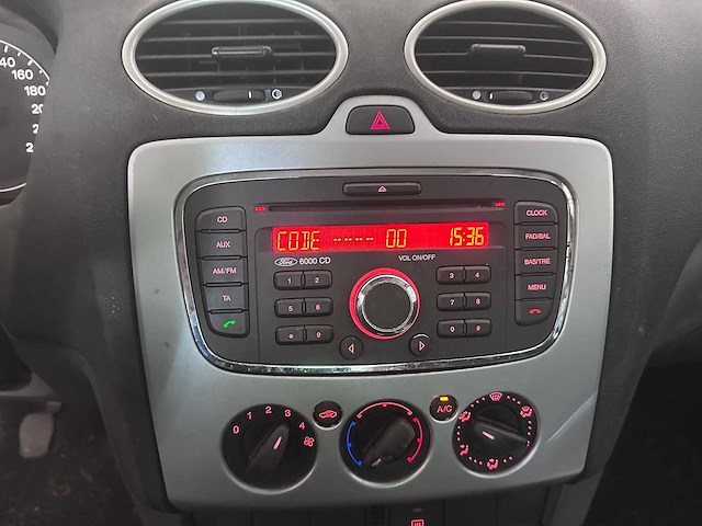 Ford - focus - 1.6-16v trend - 11-xg-jf- 2007 - afbeelding 3 van  13