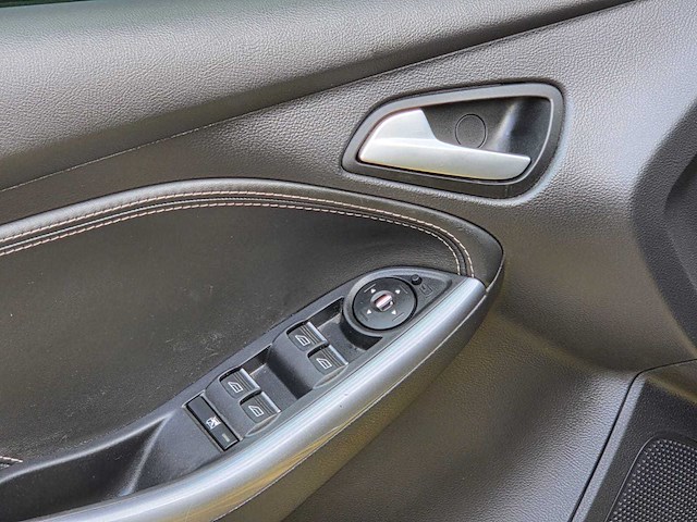 Ford - focus - 1.6 ecob. trend sp. - 2011 - jb-823-s - personenauto - afbeelding 4 van  33