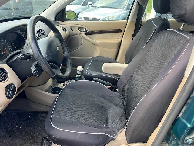 Ford - focus - 1.8-16v ghia - car - 2001 - afbeelding 8 van  10
