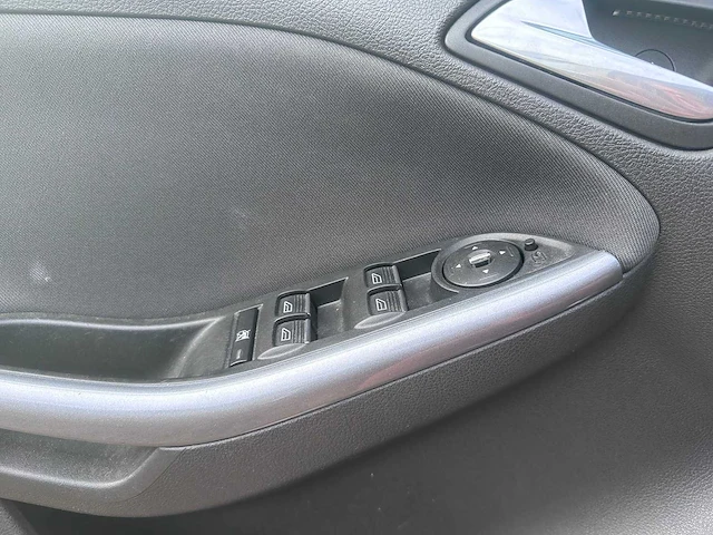 Ford - focus wagon - 1.0 ecob. titanium - jz-690-g- 2012 - afbeelding 2 van  18