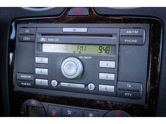 Ford - focus wagon - 1.6-16v ghia 2-kjg-61 - afbeelding 3 van  19