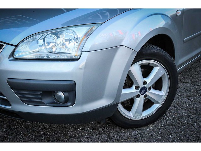 Ford - focus wagon - 1.6-16v ghia 2-kjg-61 - afbeelding 12 van  19