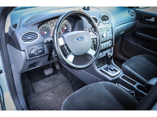 Ford - focus wagon - 1.6-16v ghia 2-kjg-61 - afbeelding 15 van  19