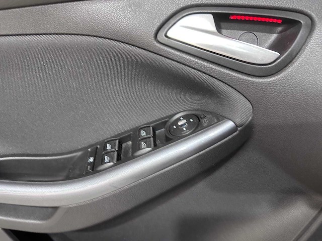 Ford - focus wagon - 1.6 ecob. titanium - car - 2012 - afbeelding 2 van  17