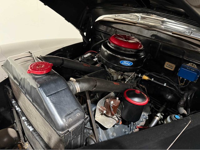 Ford - fourdoor - v8 - oldtimer - 1945 - afbeelding 10 van  31