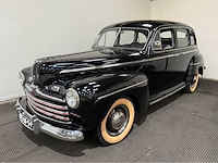 Ford - fourdoor - v8 - oldtimer - 1945 - afbeelding 1 van  31