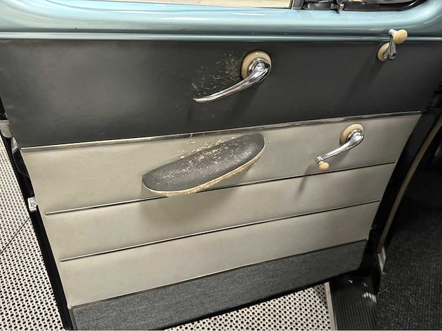 Ford - fourdoor - v8 - oldtimer - 1945 - afbeelding 23 van  31