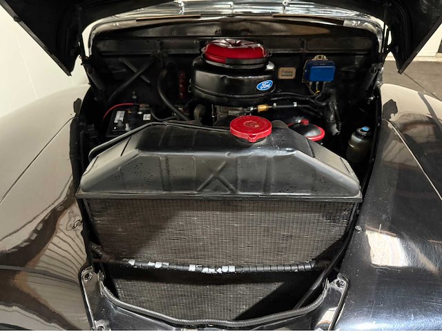 Ford - fourdoor - v8 - oldtimer - 1945 - afbeelding 8 van  31