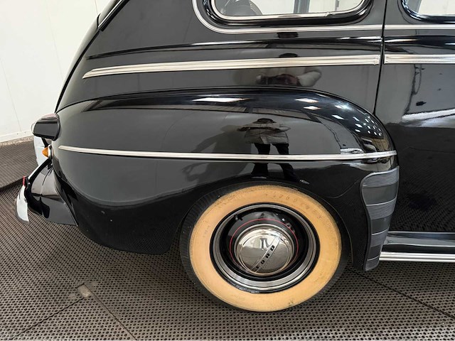 Ford - fourdoor - v8 - oldtimer - 1945 - afbeelding 31 van  31