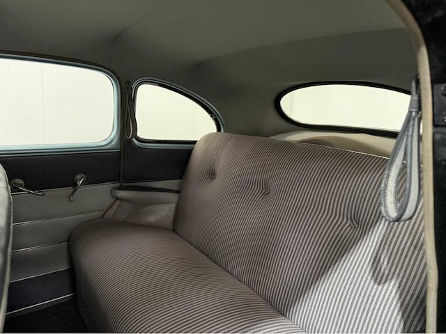 Ford - fourdoor - v8 - oldtimer - 1945 - afbeelding 5 van  16