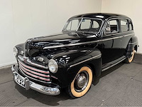 Ford - fourdoor - v8 - oldtimer - 1945 - afbeelding 12 van  16