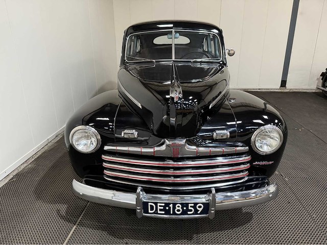 Ford - fourdoor - v8 - oldtimer - 1945 - afbeelding 7 van  8