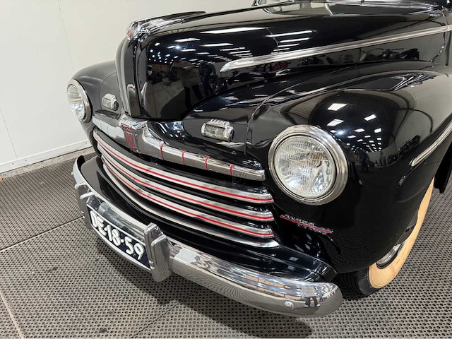 Ford - fourdoor - v8 - oldtimer - 1945 - afbeelding 8 van  8