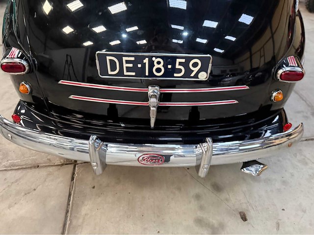 Ford - fourdoor - v8 - oldtimer - 1945 - afbeelding 20 van  31